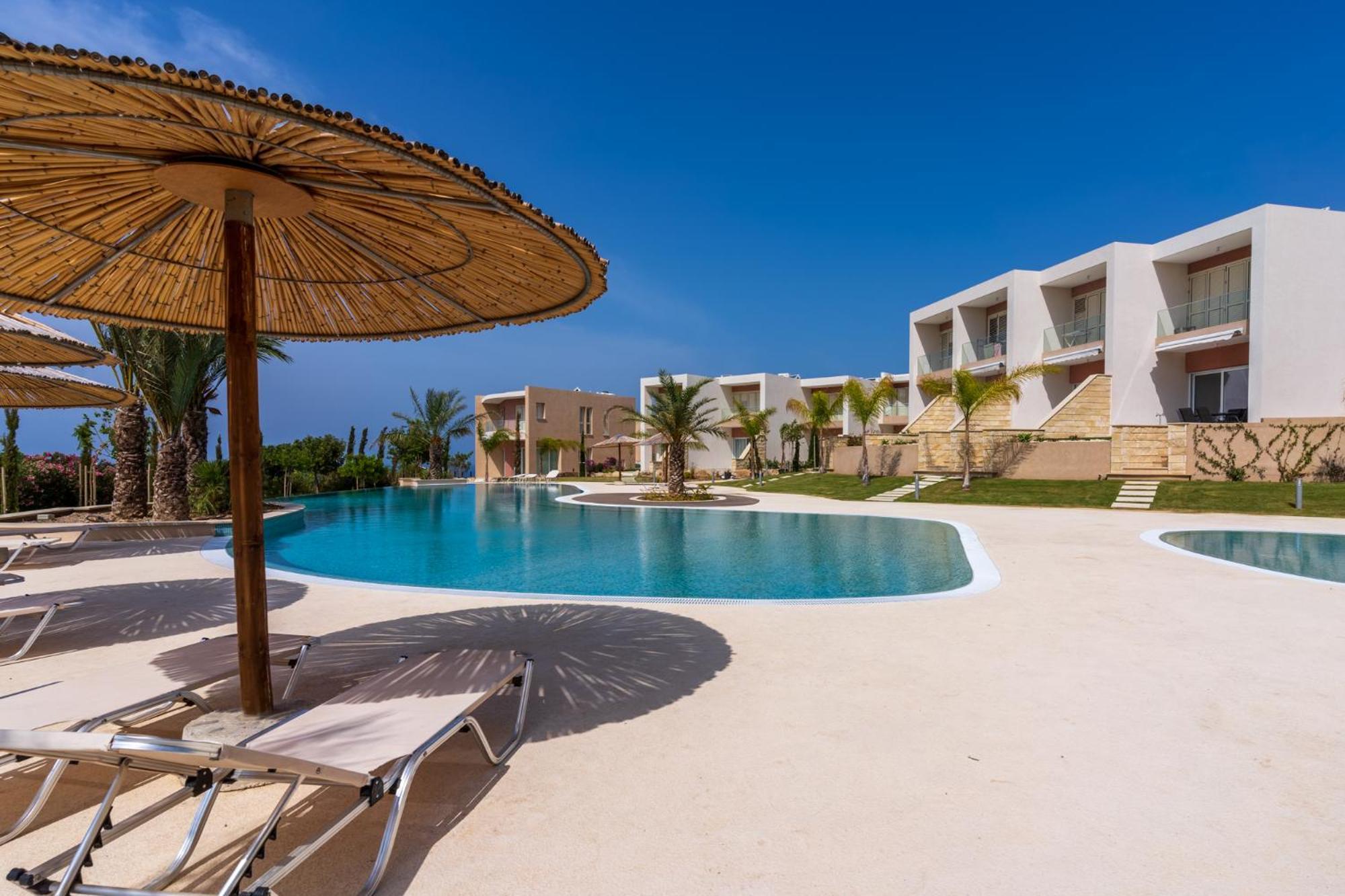 Elegant With Pool View